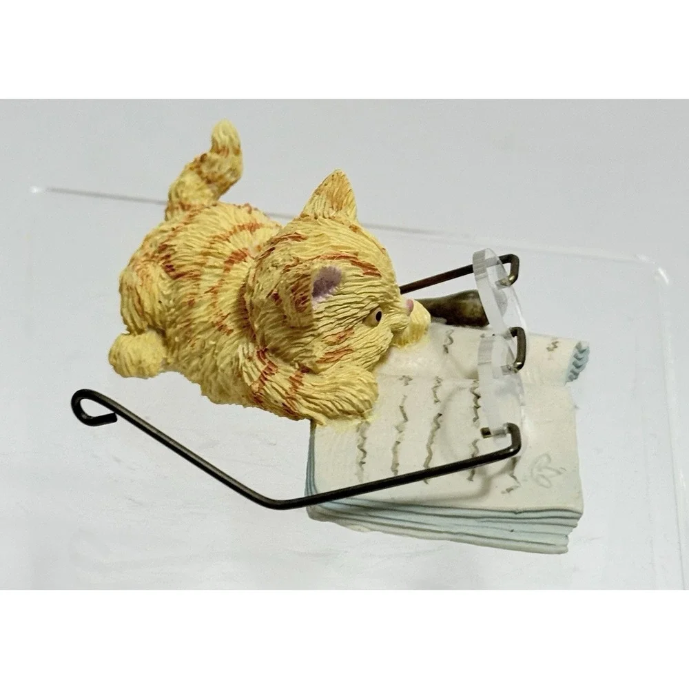 Vintage 1990 Enesco Orange Tabby Cat Reading Book Figurine with Glasses & Pipe‎